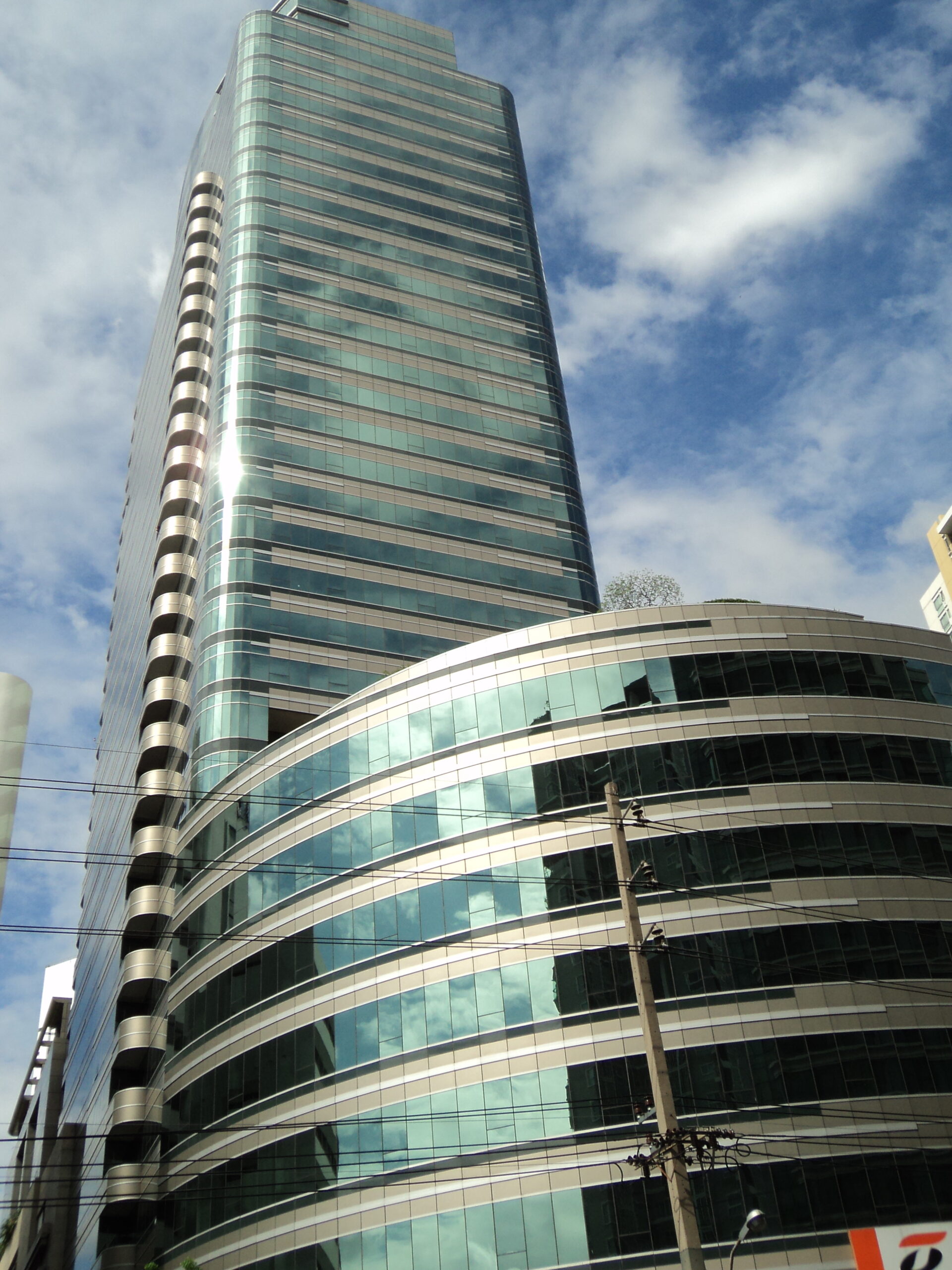 อาคาร ไทยซัมมิท ทาวเวอร์ THAI SUMMIT TOWER